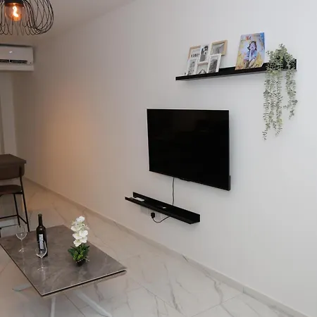 Elia Elegant Central Suite Larnaca