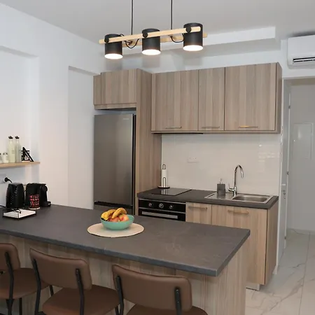 Elia Elegant - Centre, 5min Walk To Beach, Modern & New Λάρνακα