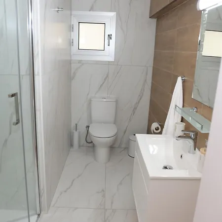 Elia Elegant - Centre, 5min Walk To Beach, Modern & New Λάρνακα