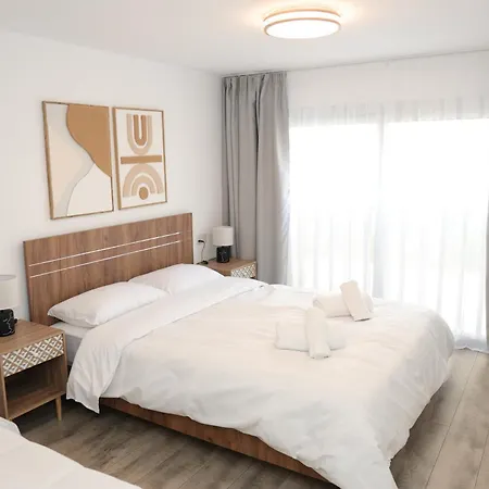 Elia Elegant - Centre, 5min Walk To Beach, Modern & New Apartmán *