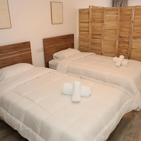 Elia Elegant - Centre, 5min Walk To Beach, Modern & New Apartmán